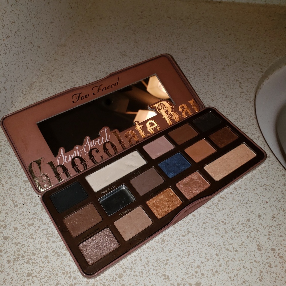 SOLD🍫💕SEMI SWEET CHOCOLATE BAR PALETTE